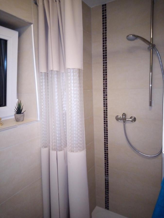 Moderne Ferienwohnung bis 4 Personen Ronneburg  Exterior foto